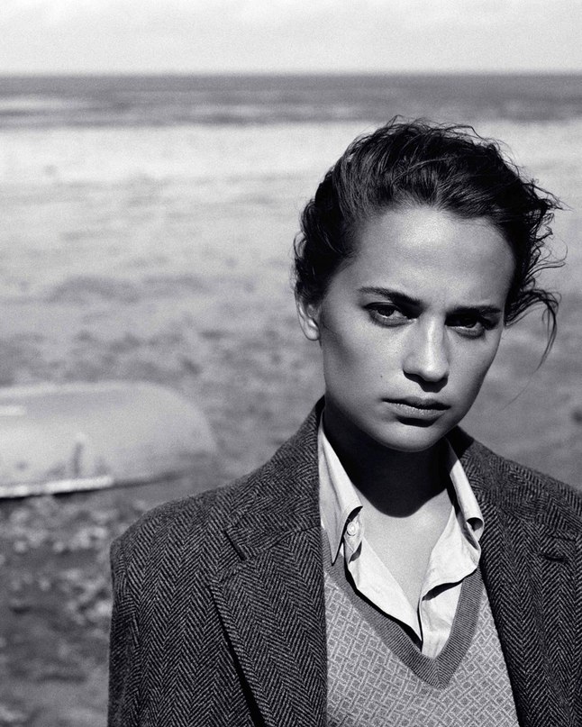  ³  Vogue UK ()